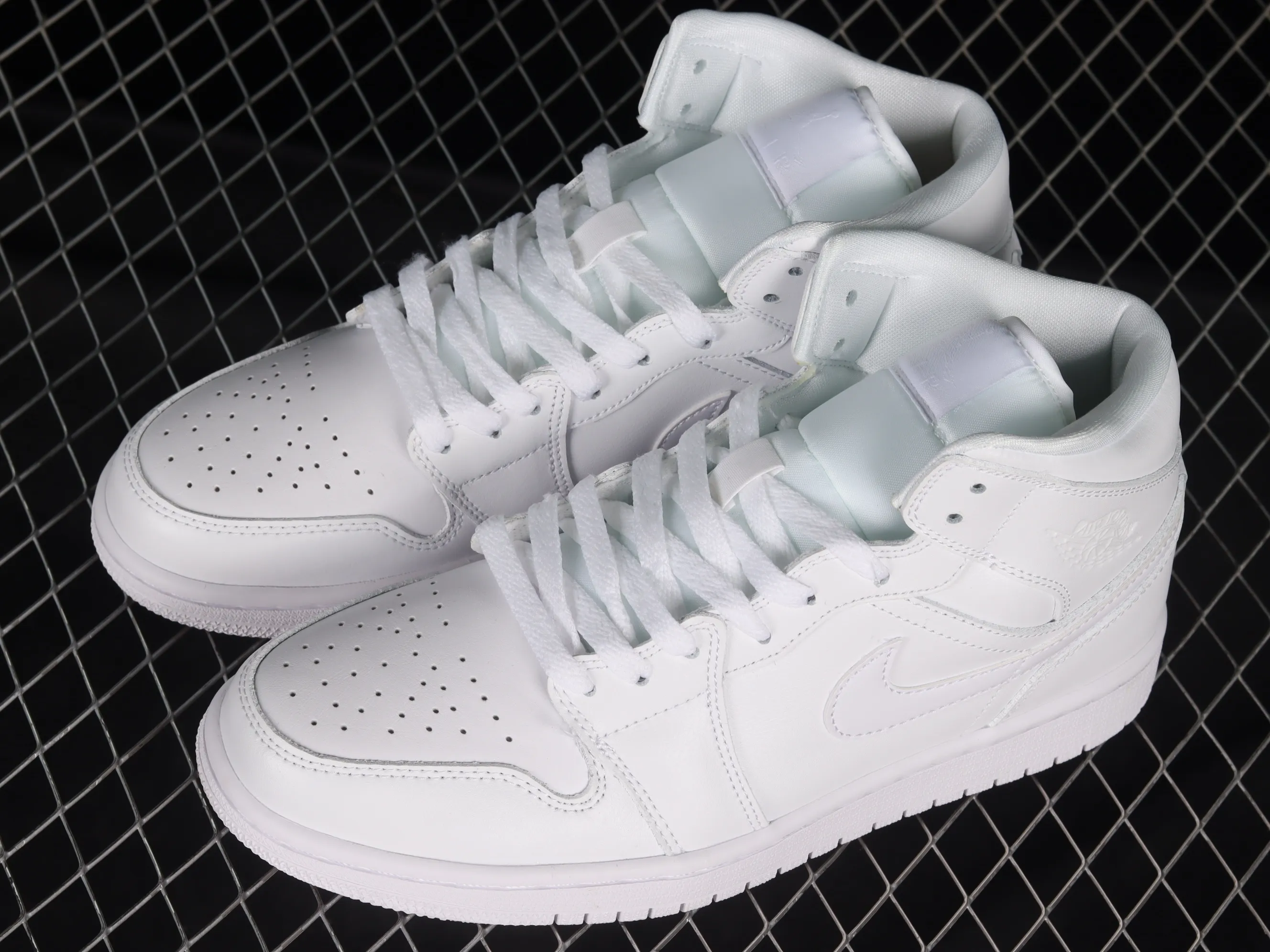 All categories Air Jordan Jordan series basketball shoes Air Jordan 1 Mid Air Jordan 1 Mid AJ1 Joe 1 pure white mid-top basketball shoes DV0991-111